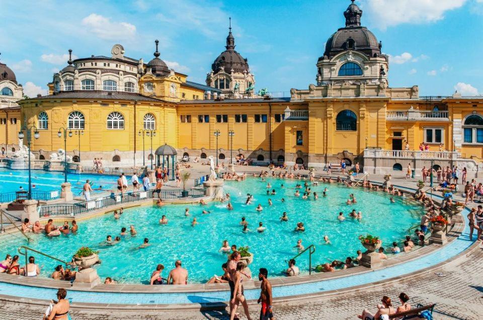 A & E Budapeste