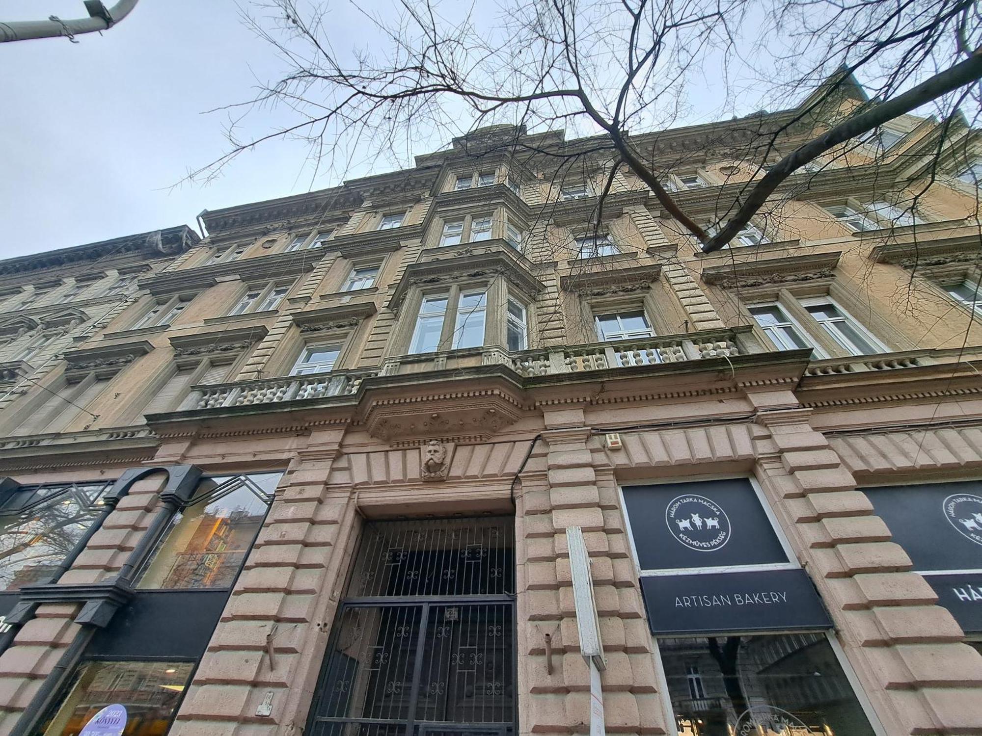 A & E Budapest